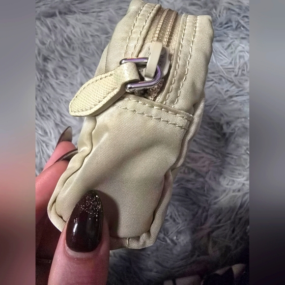 Prada Beige Small Cosmetic 💄 Pouch (EUC)(SEE PICS)(224) - Picture 4 of 9